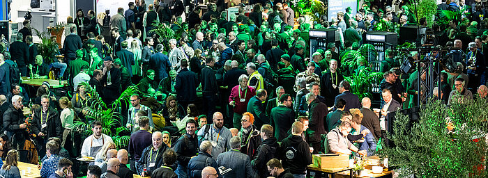 Menschenmenge auf der Hamburg Open Messe.