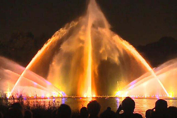 Hamburg: Water games in the park "Planten un Blomen